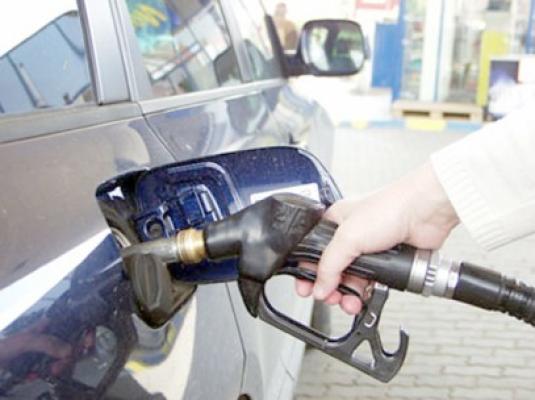 Rompetrol a ieftinit benzina cu 7 bani pe litru